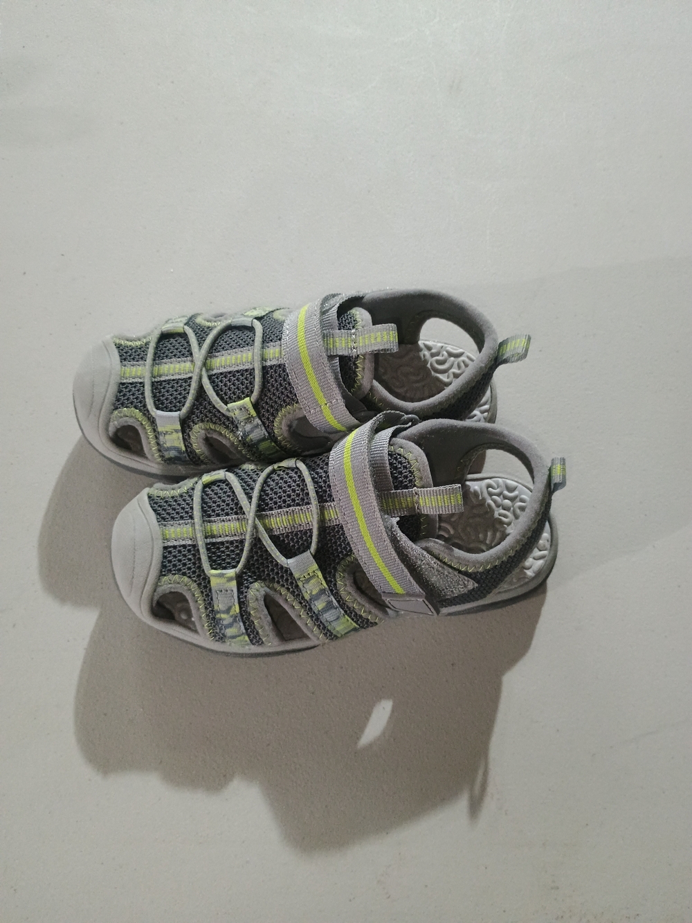 Source Unknown Gray and Lime Kids Outdoor Sandals with Hook-and-Loop Strap